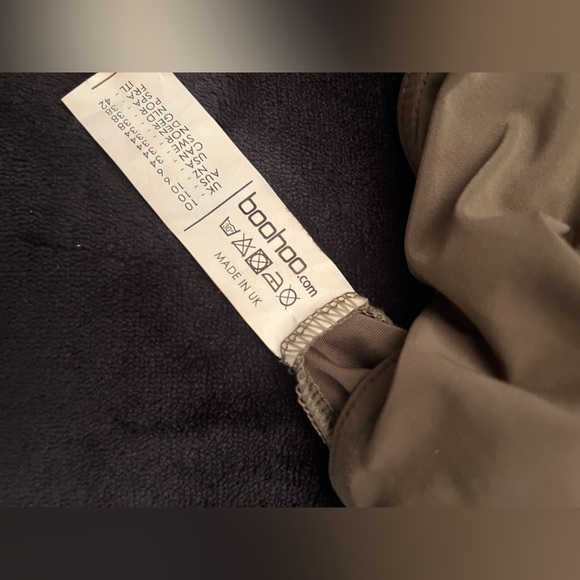 Boohoo Olive Green V-Neck Bodysuit - Picture 4 of 5